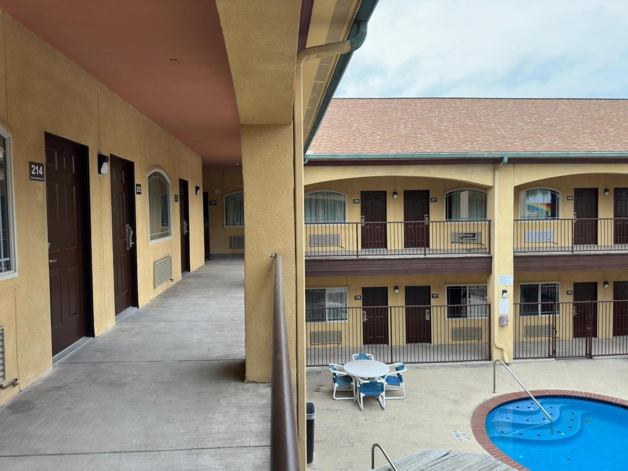 Texas Inn And Suites Rgv Edinburg Bagian luar foto